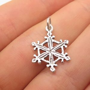 ❄️Snowflake Charm❄️